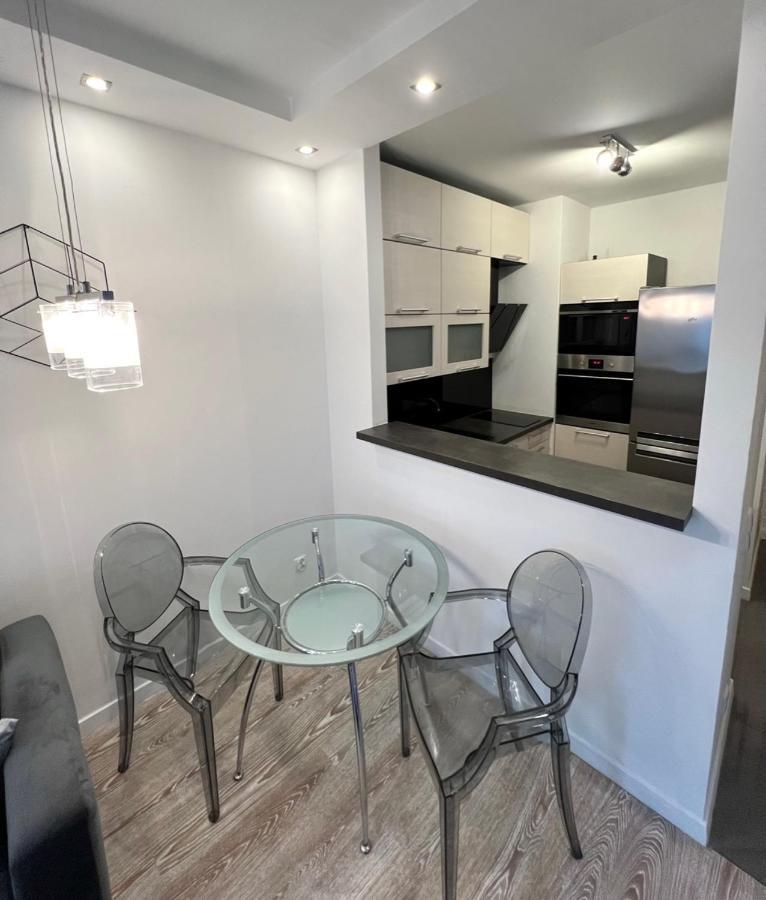 Wola Apartment *